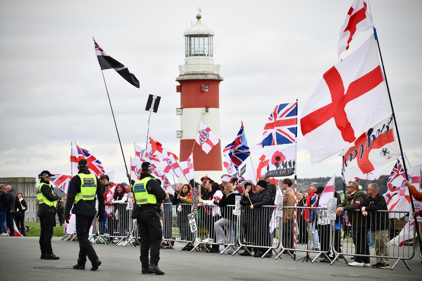 Hundreds gather on Plymouth Hoe as rival protests face off