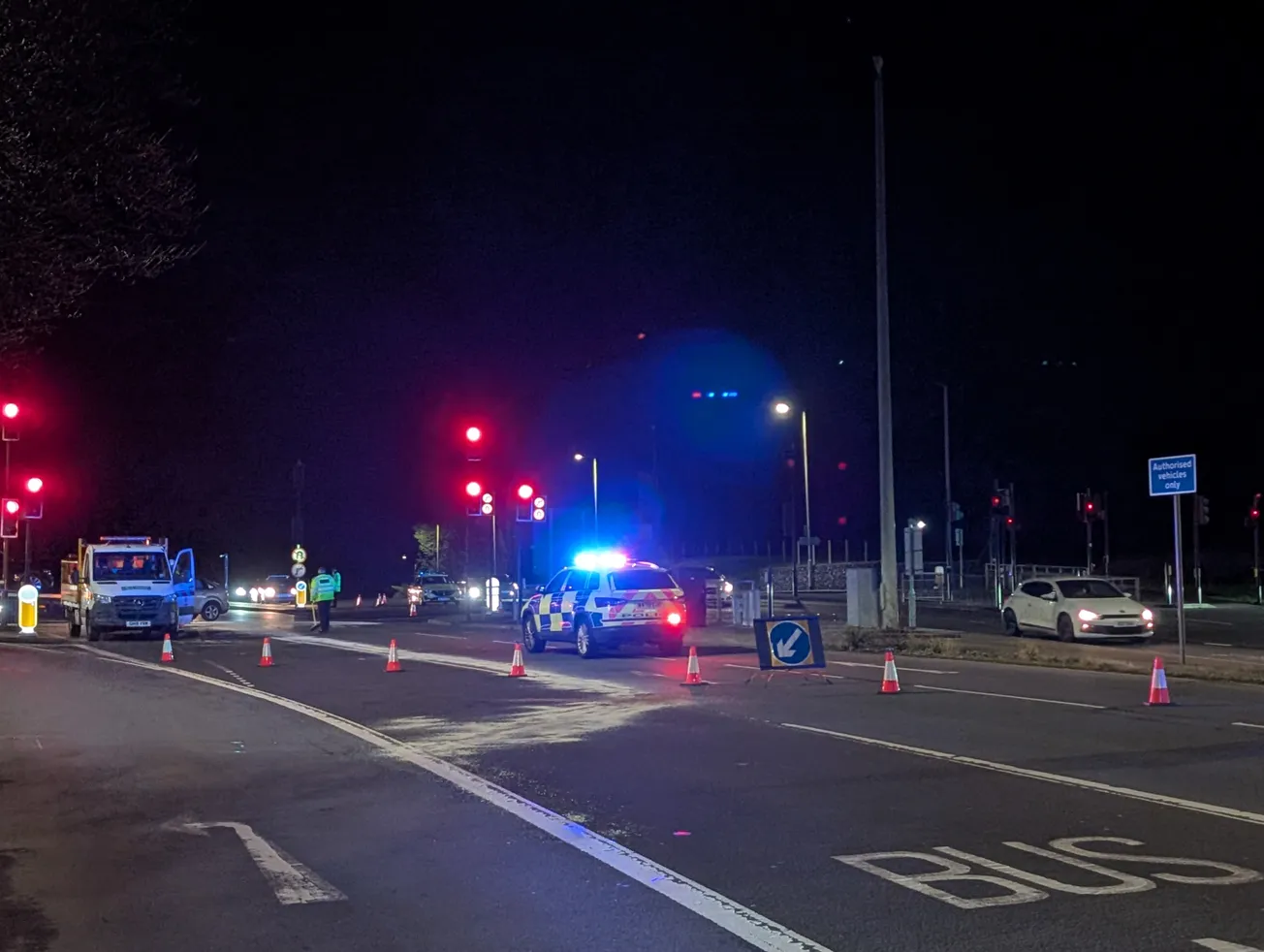 Major road shut after serious crash