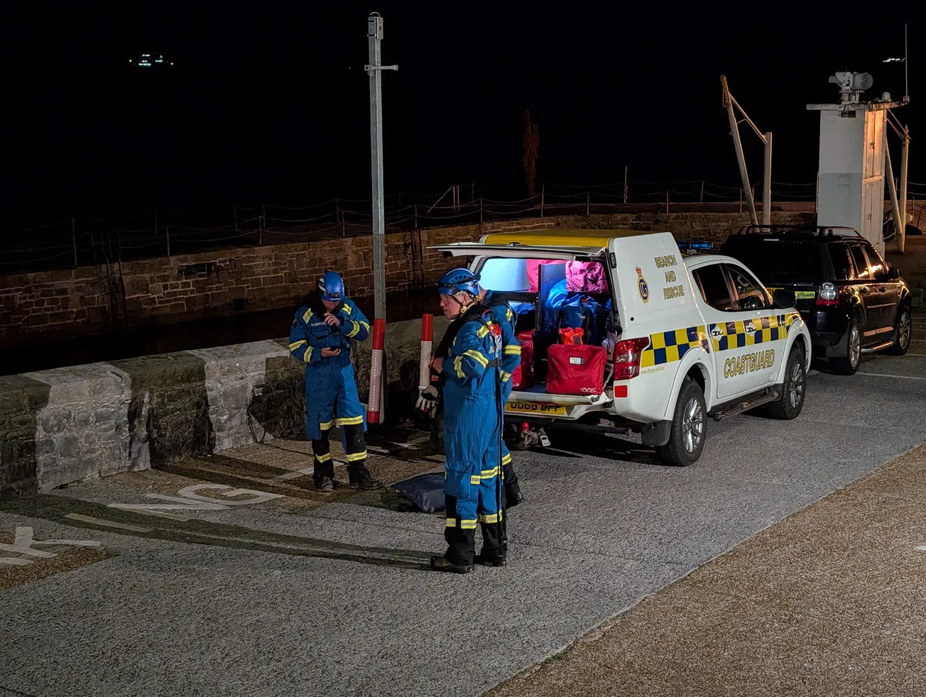 Man found after huge emergency response on Plymouth Hoe
