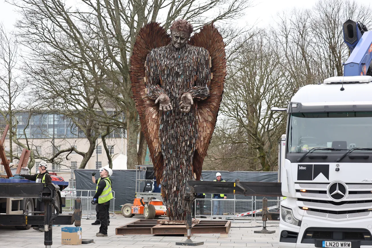 Knife Angel monument lands in Plymouth city centre